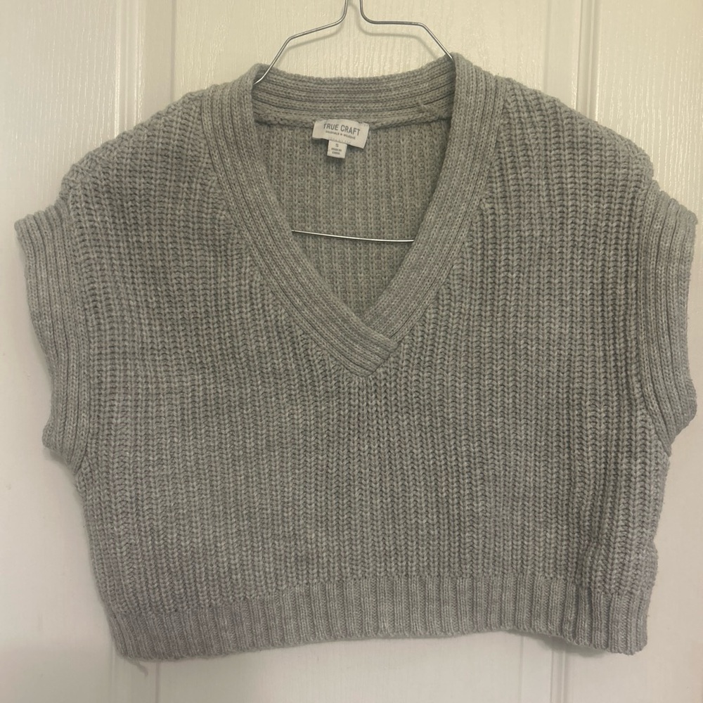 True Craft Gray Ribbed V-Neck Crop Sweater Vest